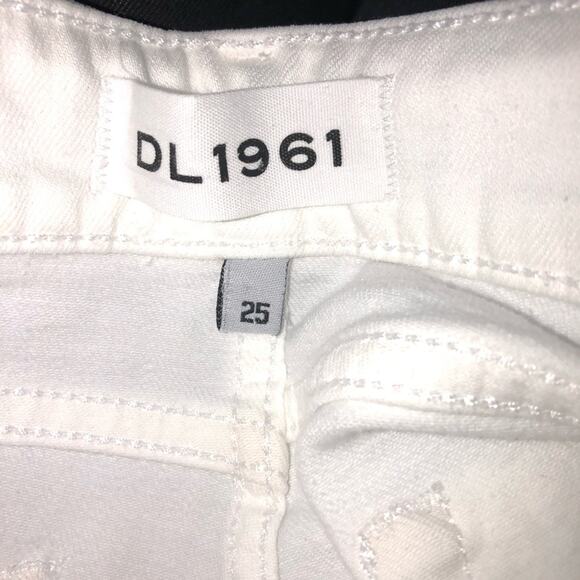 DL1961 Renee Cutoff Denim Shorts in Alpine White Size 25 EUC - Picture 12 of 14